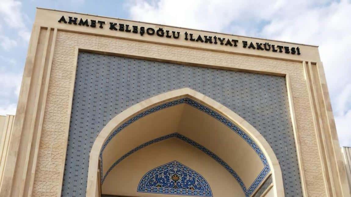 Öğrencilerimizle birlikte Konya Ahmet Keleşoğlu İlahiyat Fakültesi'ni ziyaret ettik.